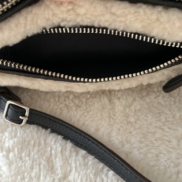 Beautiful Coach Crossbody - Picture 5 of 10